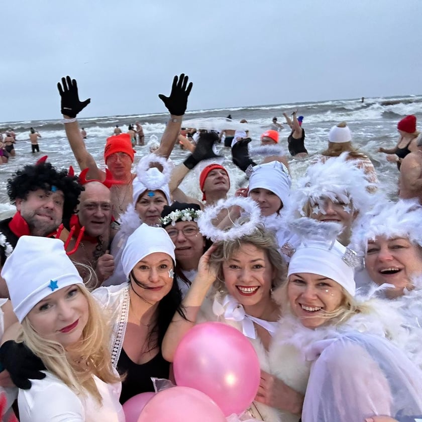 Na zdjęciu widać morsy z Wrocławia w Mielnie