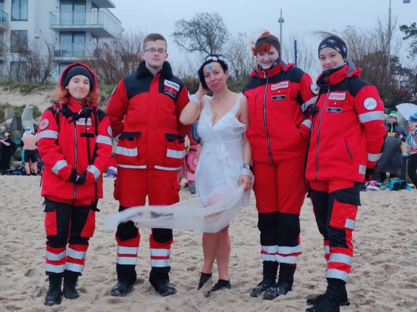 Na zdjęciu widać morsy z Wrocławia w Mielnie