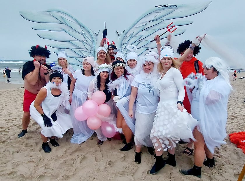 Na zdjęciu widać morsy z Wrocławia w Mielnie