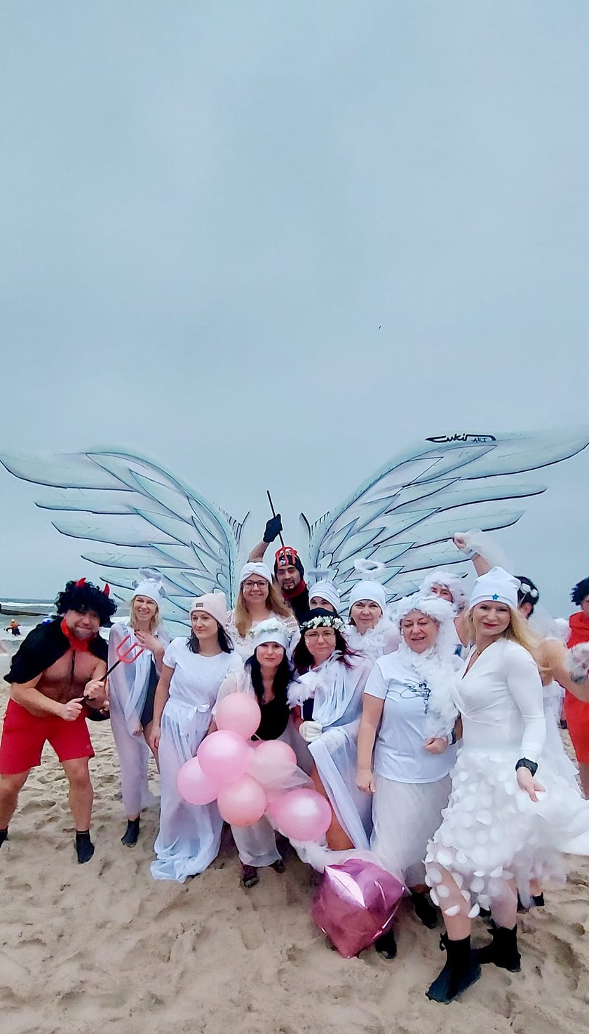 Na zdjęciu widać morsy z Wrocławia w Mielnie