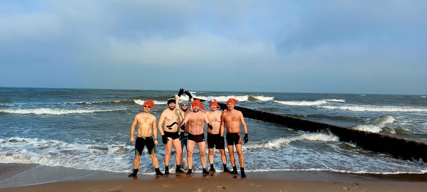 Na zdjęciu widać morsy z Wrocławia w Mielnie