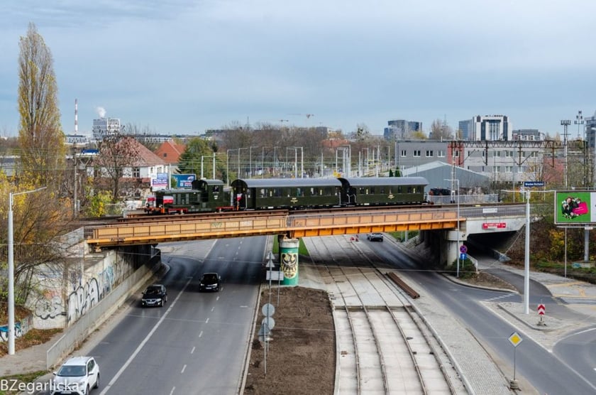 Na zdjęciu widać zabytkowy pociąg