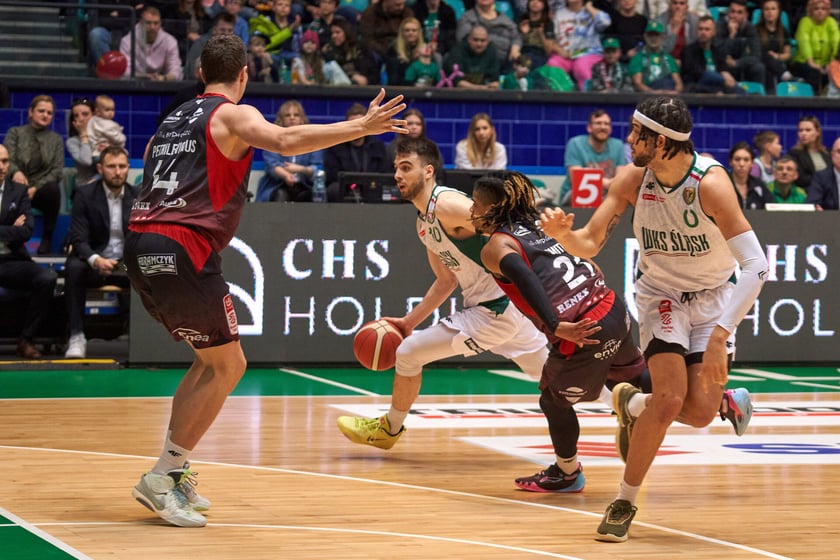 Śląsk Wrocław - Astoria Bydgoszcz w hali Orbita, zdjęcia kibiców i meczu