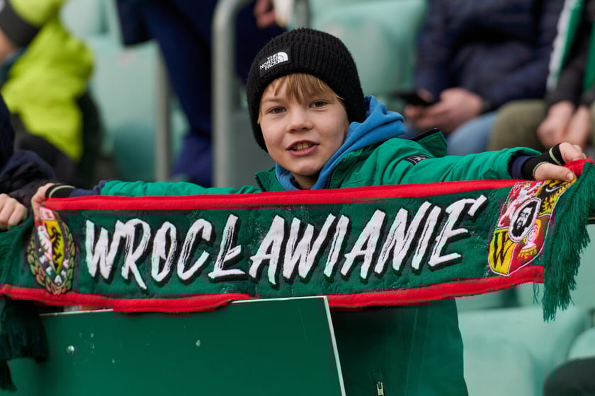 Kibice na trybunach Tarczyński Arena we Wrocławiu, mecz Śląsk Wrocław - Piast Gliwice, 06.04.2023