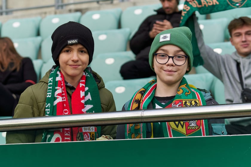 Kibice na trybunach Tarczyński Arena we Wrocławiu, mecz Śląsk Wrocław - Piast Gliwice, 06.04.2023