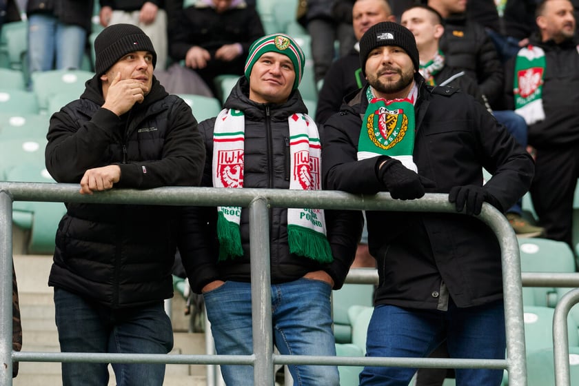 Kibice na trybunach Tarczyński Arena we Wrocławiu, mecz Śląsk Wrocław - Piast Gliwice, 06.04.2023