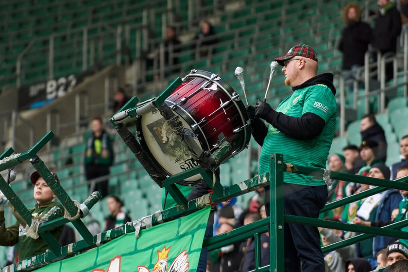 Kibice na trybunach Tarczyński Arena we Wrocławiu, mecz Śląsk Wrocław - Piast Gliwice, 06.04.2023
