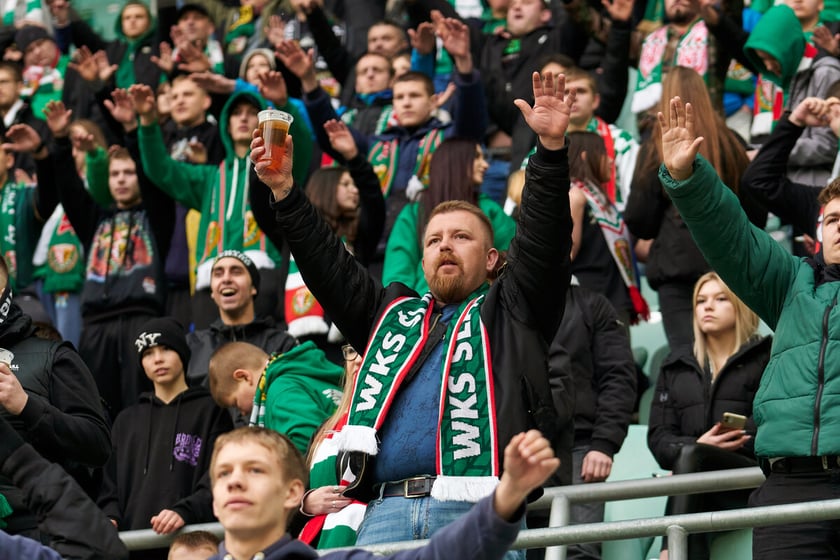 Kibice na trybunach Tarczyński Arena we Wrocławiu, mecz Śląsk Wrocław - Piast Gliwice, 06.04.2023