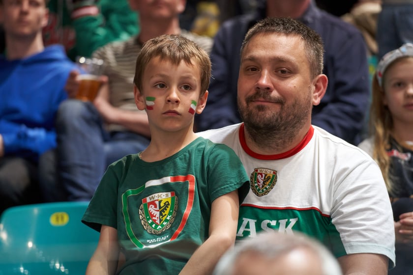 Kibice na meczu Śląska w hali Orbita 3 maja 2023