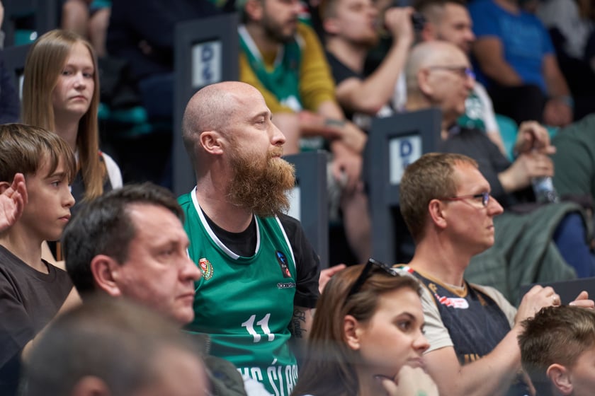 Kibice na meczu Śląska w hali Orbita 3 maja 2023
