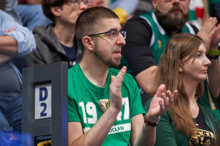 Kibice na meczu Śląska w hali Orbita 3 maja 2023