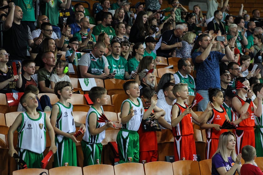 Kibice na meczu Śląsk - Legia w Hali Stulecia