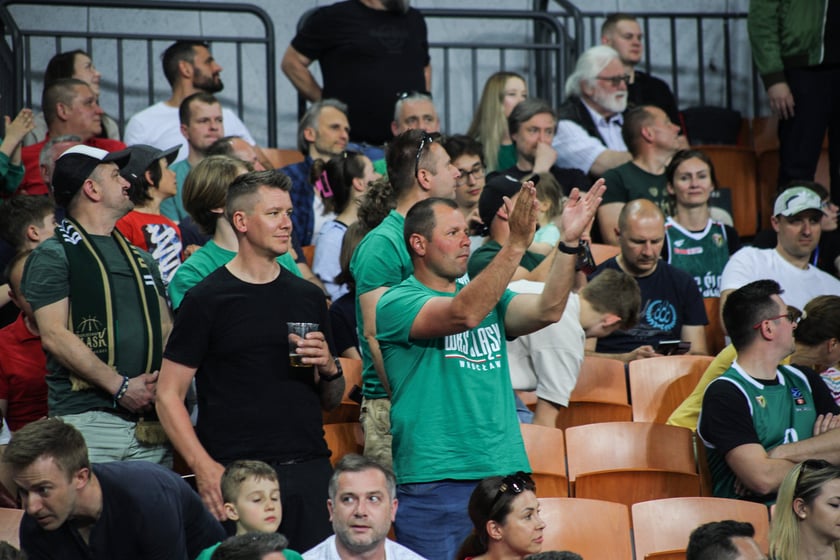 Kibice na meczu Śląsk - Legia w Hali Stulecia