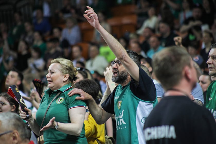 Kibice na meczu Śląsk - Legia w Hali Stulecia