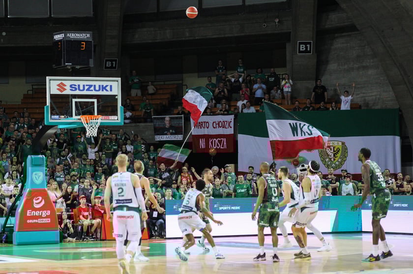 Kibice na meczu Śląsk - Legia w Hali Stulecia