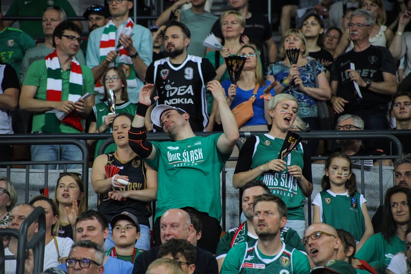 Kibice na meczu Śląsk - Legia w Hali Stulecia