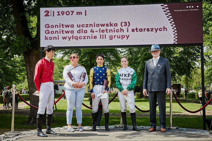 Jeźdźcy i uczestnicy zawodów na Partynicach