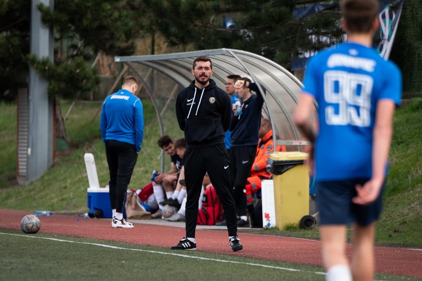 Trener Paweł Dziakowicz