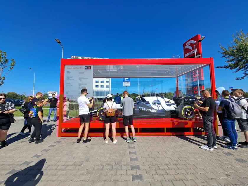 Bolid AlphaTauri jwe Wrocławiu