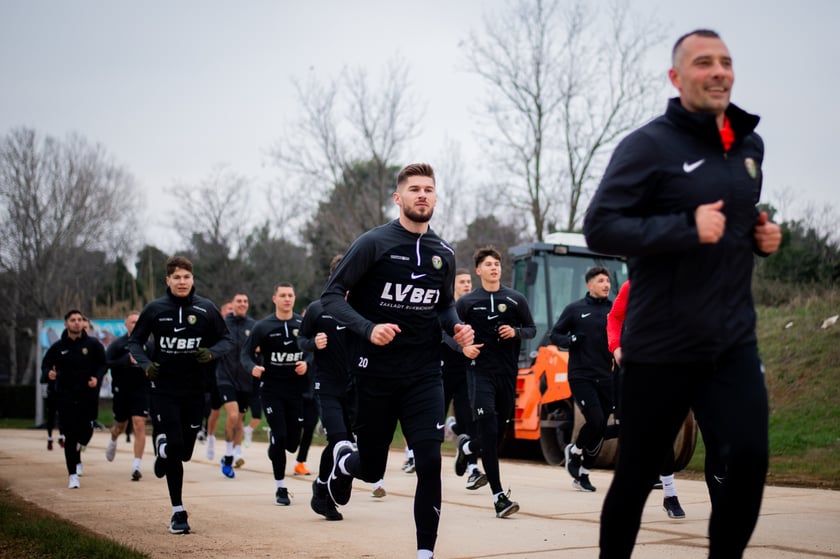 Piłkarze Śląska Wrocław podczas treningu na początku obozu w chorwackim Umag