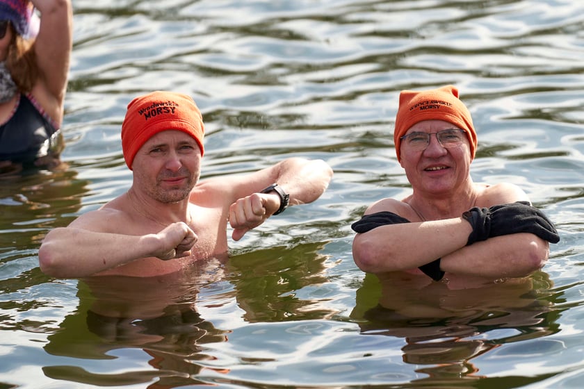 Walentynkowa kąpiel wrocławskich morsów