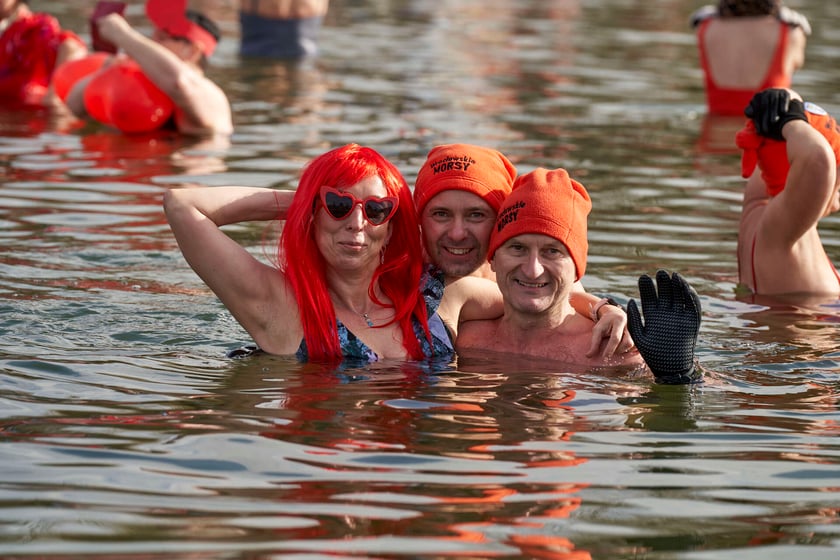 Walentynkowa kąpiel wrocławskich morsów