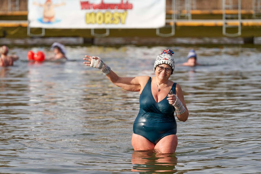 Walentynkowa kąpiel wrocławskich morsów