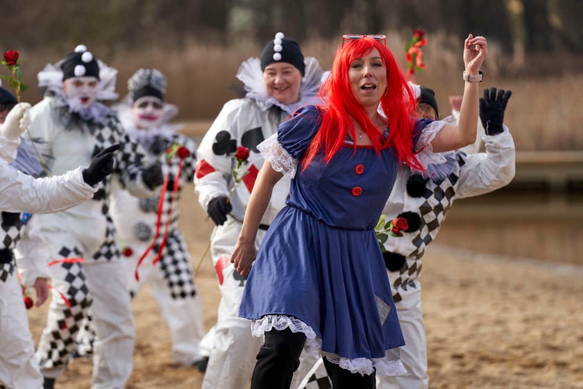 Walentynkowa kąpiel wrocławskich morsów