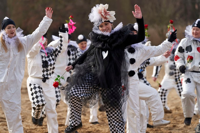 Walentynkowa kąpiel wrocławskich morsów