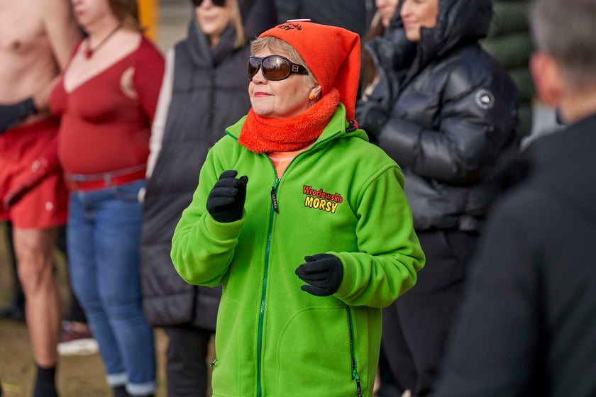 Walentynkowa kąpiel wrocławskich morsów