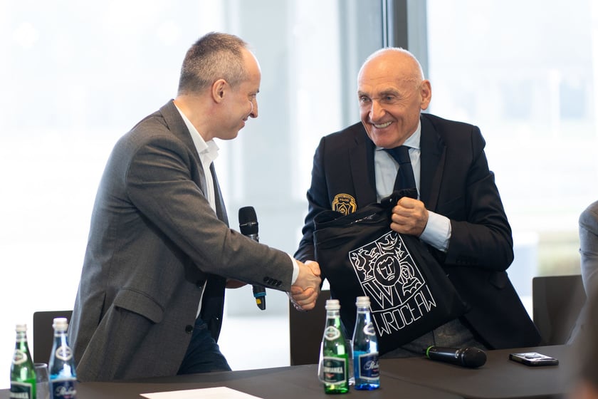 Przemysław Gałecki i Czesław Lang, spotkanie przed TdP 2024 w kompleksie Hali Stulecia