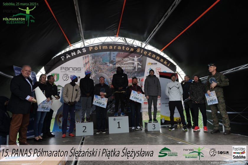 Podium P&oacute;łmaratonu Ślężańskiego