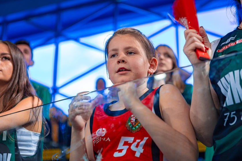 Kibice na meczu Śląska Wrocław z drużyną Arriva Polski Cukier Toruń w Orbicie