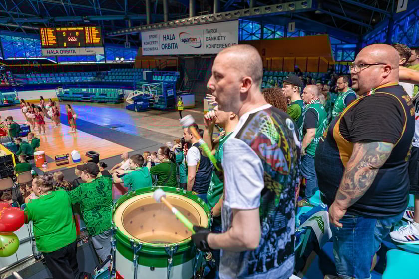 Kibice na meczu Śląska Wrocław z drużyną Arriva Polski Cukier Toruń w Orbicie