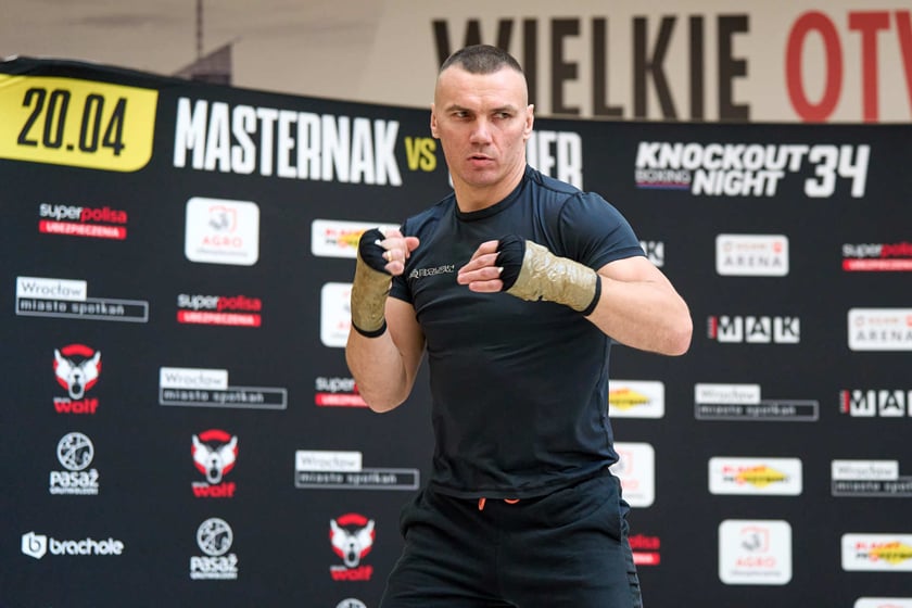 Trening pokazowy w Pasażu Grunwaldzkim przed galą Knockout Boxing Night 34 we Wrocławiu