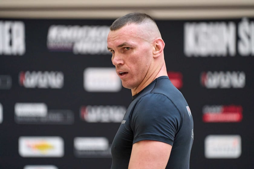 Trening pokazowy w Pasażu Grunwaldzkim przed galą Knockout Boxing Night 34 we Wrocławiu