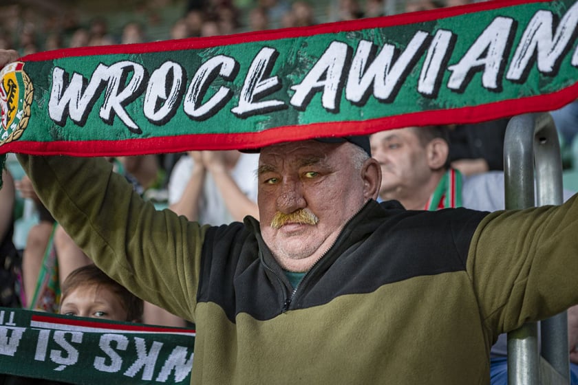 Kibice na meczu Śląska Wrocław z Cracovią na Tarczyński Arenie