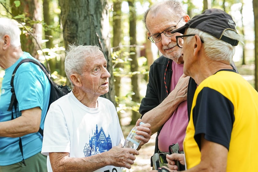 Uczestnicy mistrzostw w joggingu i nordic walking  w parku Zachodnim, 15 czerwca 2024 r.