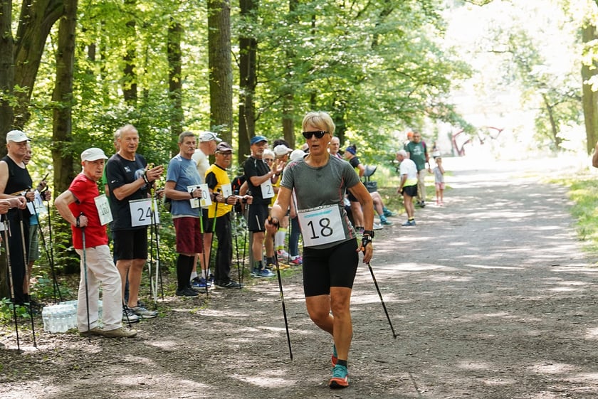 Uczestnicy mistrzostw w joggingu i nordic walking  w parku Zachodnim, 15 czerwca 2024 r.
