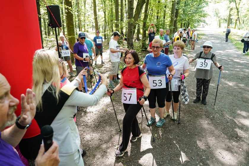 Uczestnicy mistrzostw w joggingu i nordic walking  w parku Zachodnim, 15 czerwca 2024 r.