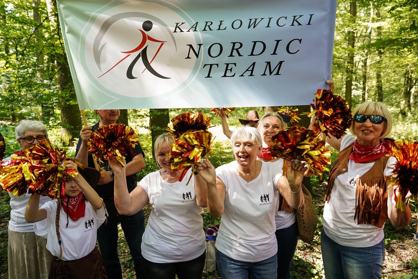 Uczestnicy mistrzostw w joggingu i nordic walking  w parku Zachodnim, 15 czerwca 2024 r.