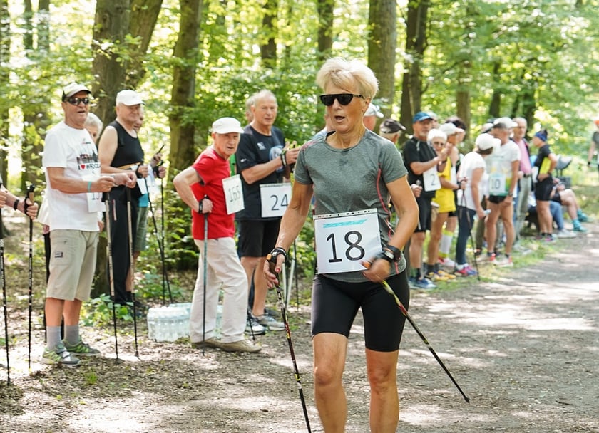 Uczestnicy mistrzostw w joggingu i nordic walking  w parku Zachodnim, 15 czerwca 2024 r.