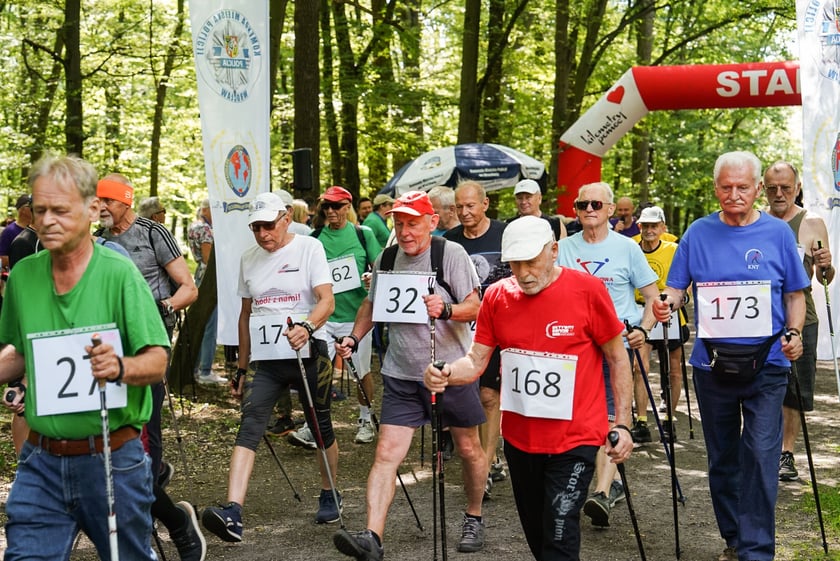 Uczestnicy mistrzostw w joggingu i nordic walking  w parku Zachodnim, 15 czerwca 2024 r.