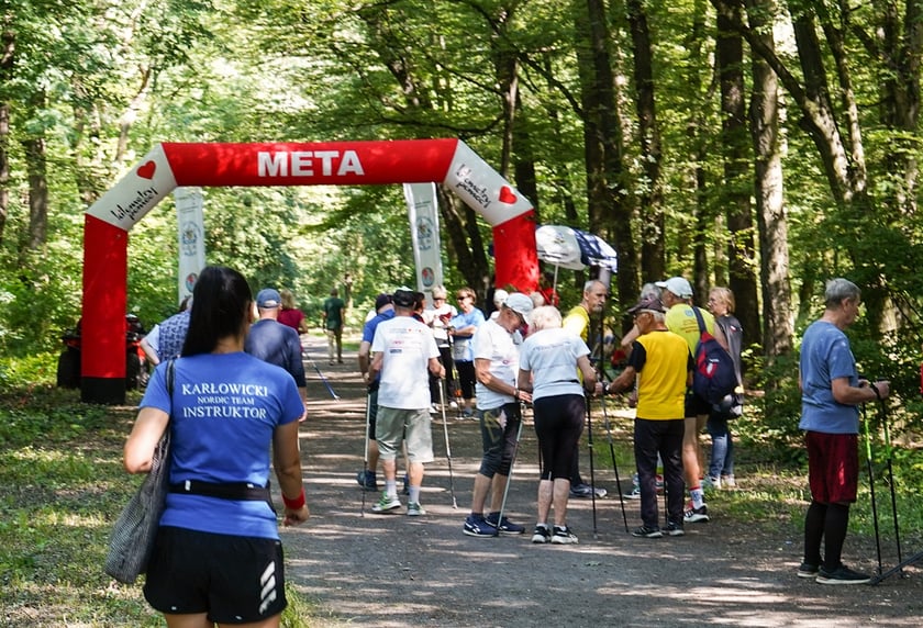 Uczestnicy mistrzostw w joggingu i nordic walking  w parku Zachodnim, 15 czerwca 2024 r.