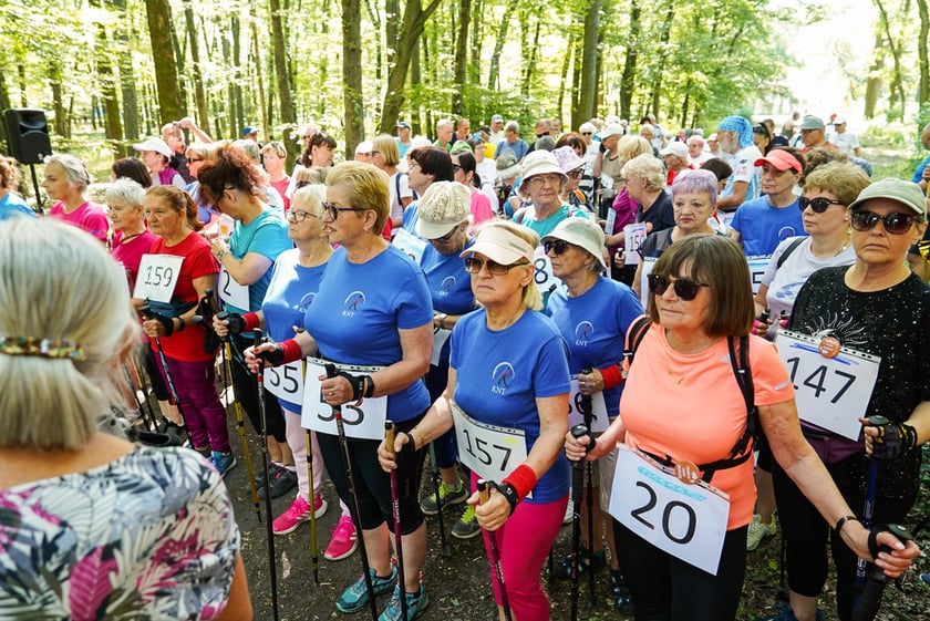 Uczestnicy mistrzostw w joggingu i nordic walking  w parku Zachodnim, 15 czerwca 2024 r.