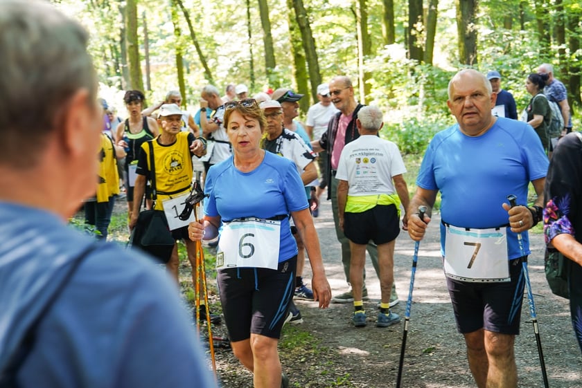 Uczestnicy mistrzostw w joggingu i nordic walking  w parku Zachodnim, 15 czerwca 2024 r.
