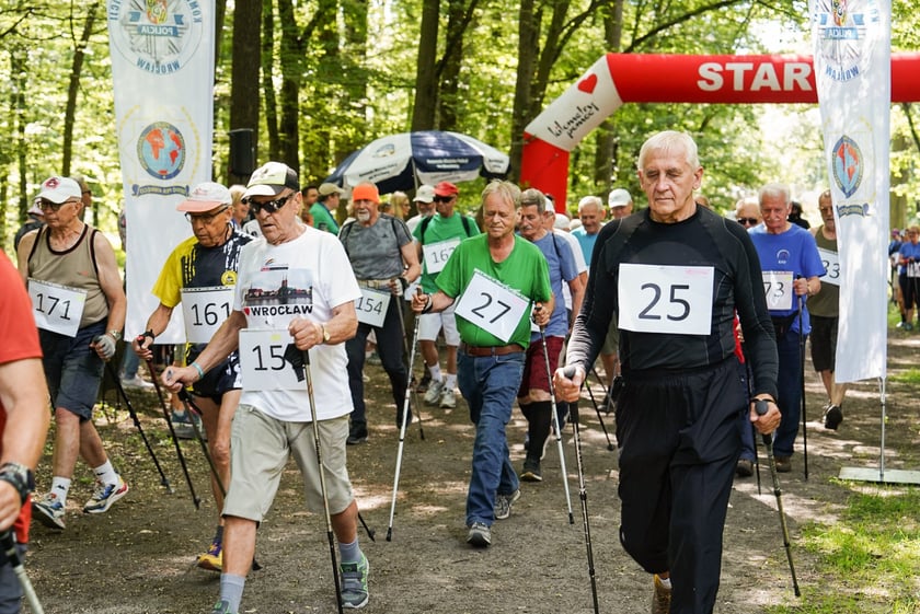 Uczestnicy mistrzostw w joggingu i nordic walking  w parku Zachodnim, 15 czerwca 2024 r.