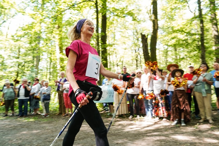 Uczestnicy mistrzostw w joggingu i nordic walking  w parku Zachodnim, 15 czerwca 2024 r.