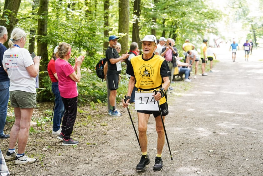 Uczestnicy mistrzostw w joggingu i nordic walking  w parku Zachodnim, 15 czerwca 2024 r.