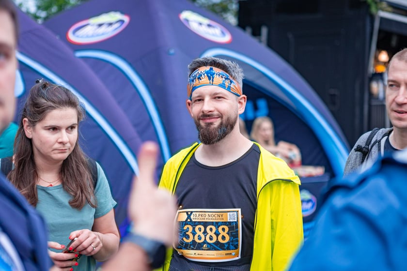 10. PKO Nocny Wrocław Półmaraton – zobaczcie zdjęcia uczestników tuż przed startem